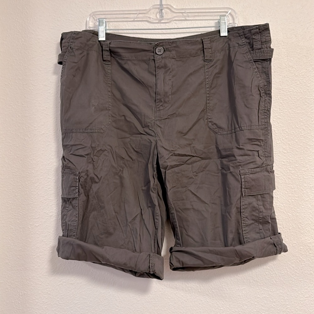 Angel Kiss Gray Cargo Shorts, size 18